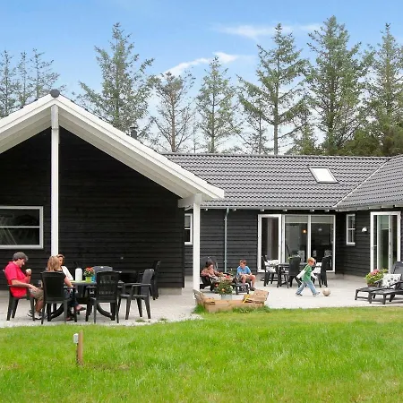 Holiday home Nine-bedroom Holiday In 2