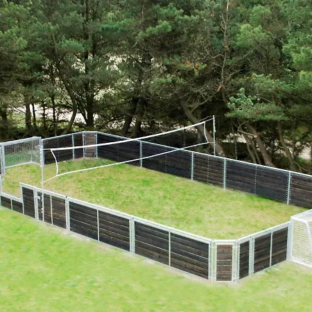 Nine-bedroom Holiday In 2 * Blavand